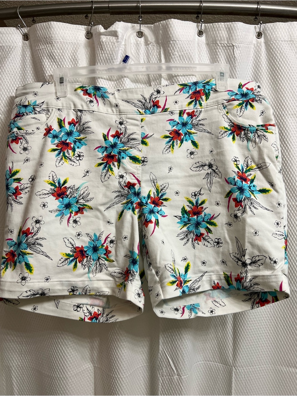 Westbound White Floral Jean Shorts with Turquoise & Red Accents